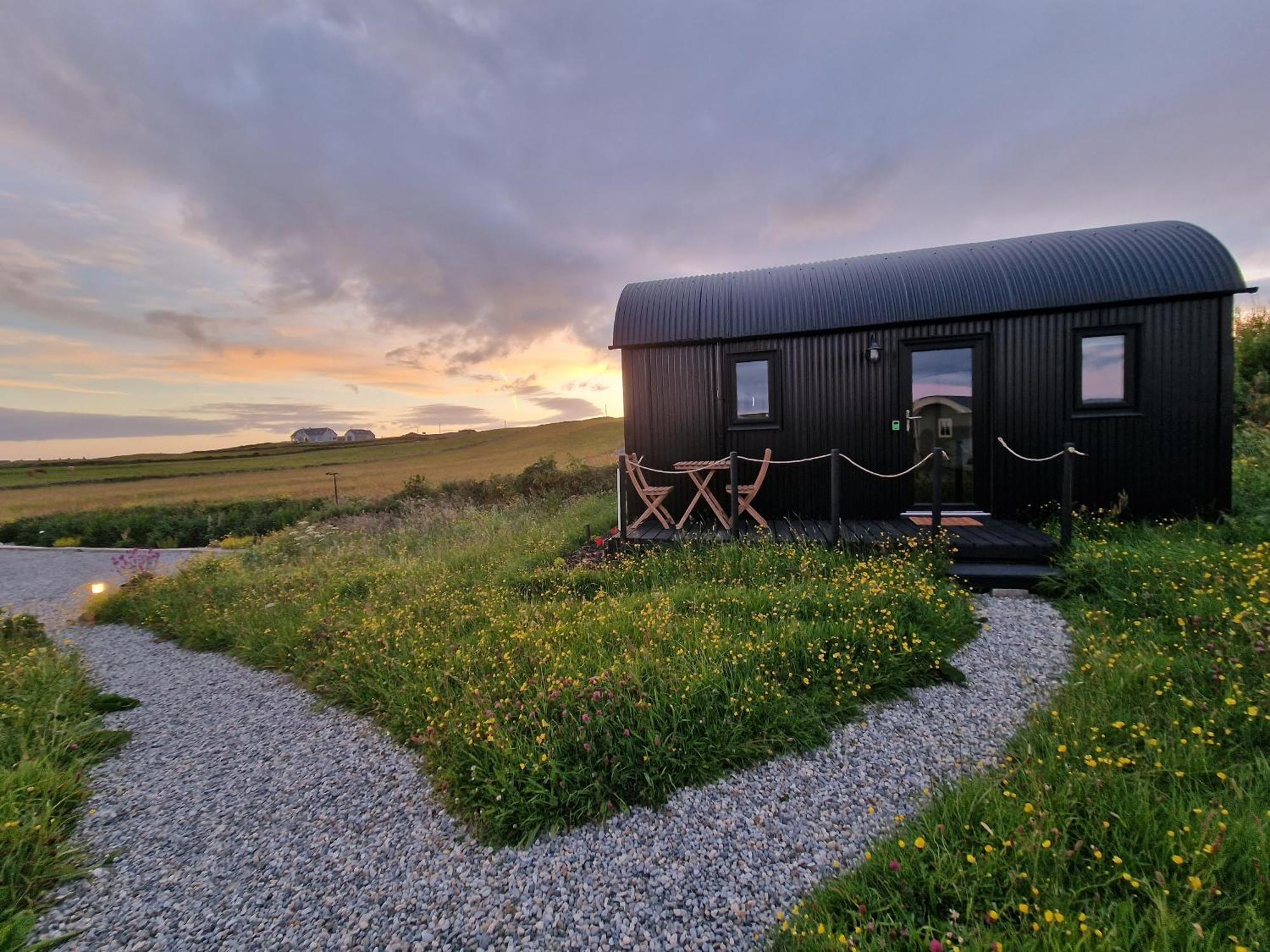 Wild Meadow Huts Villa Doolin Exteriör bild